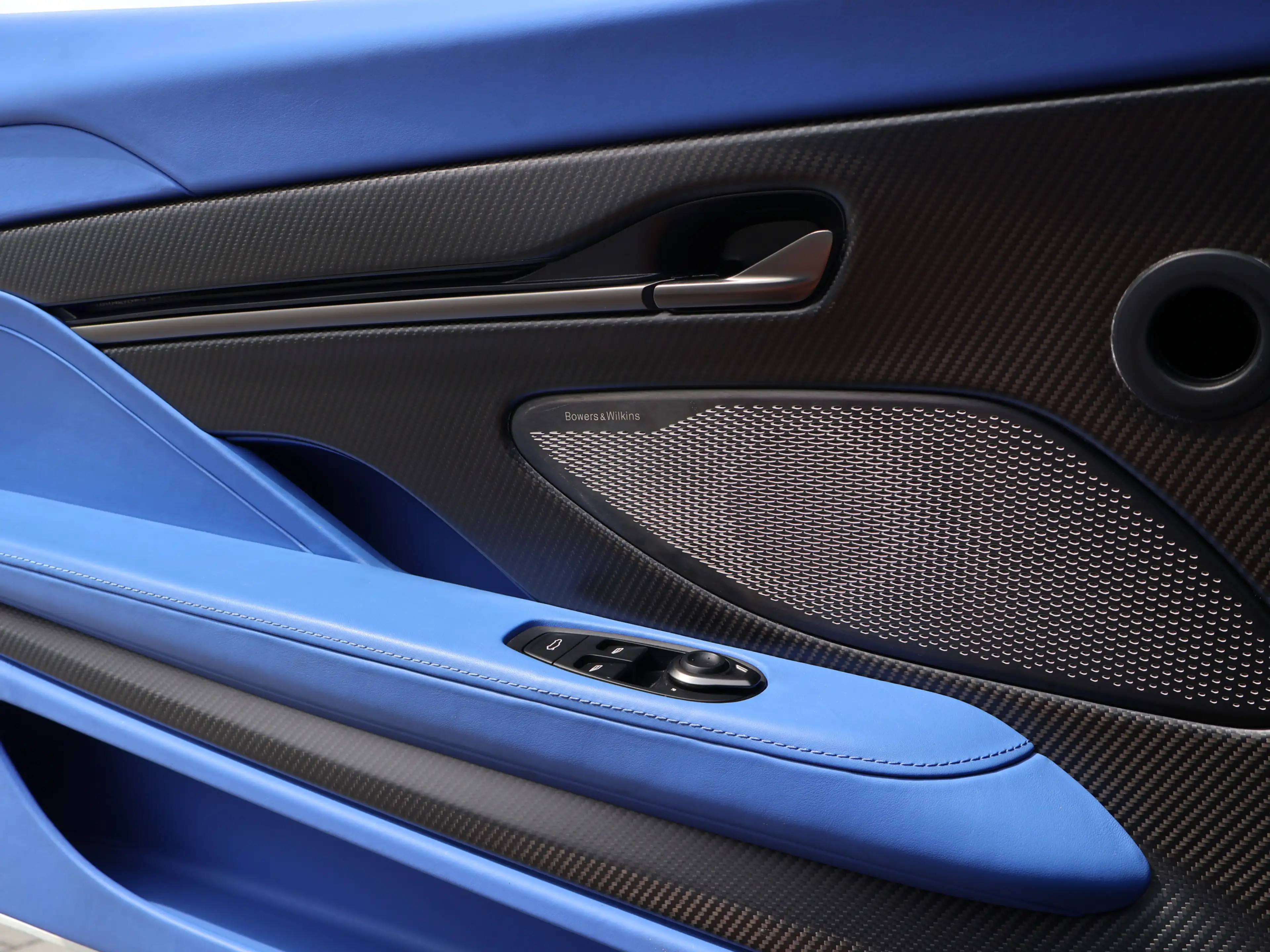 Aston Martin Vanquish V12 by Q full CARBON-Sonderleder+Lack — photo 15