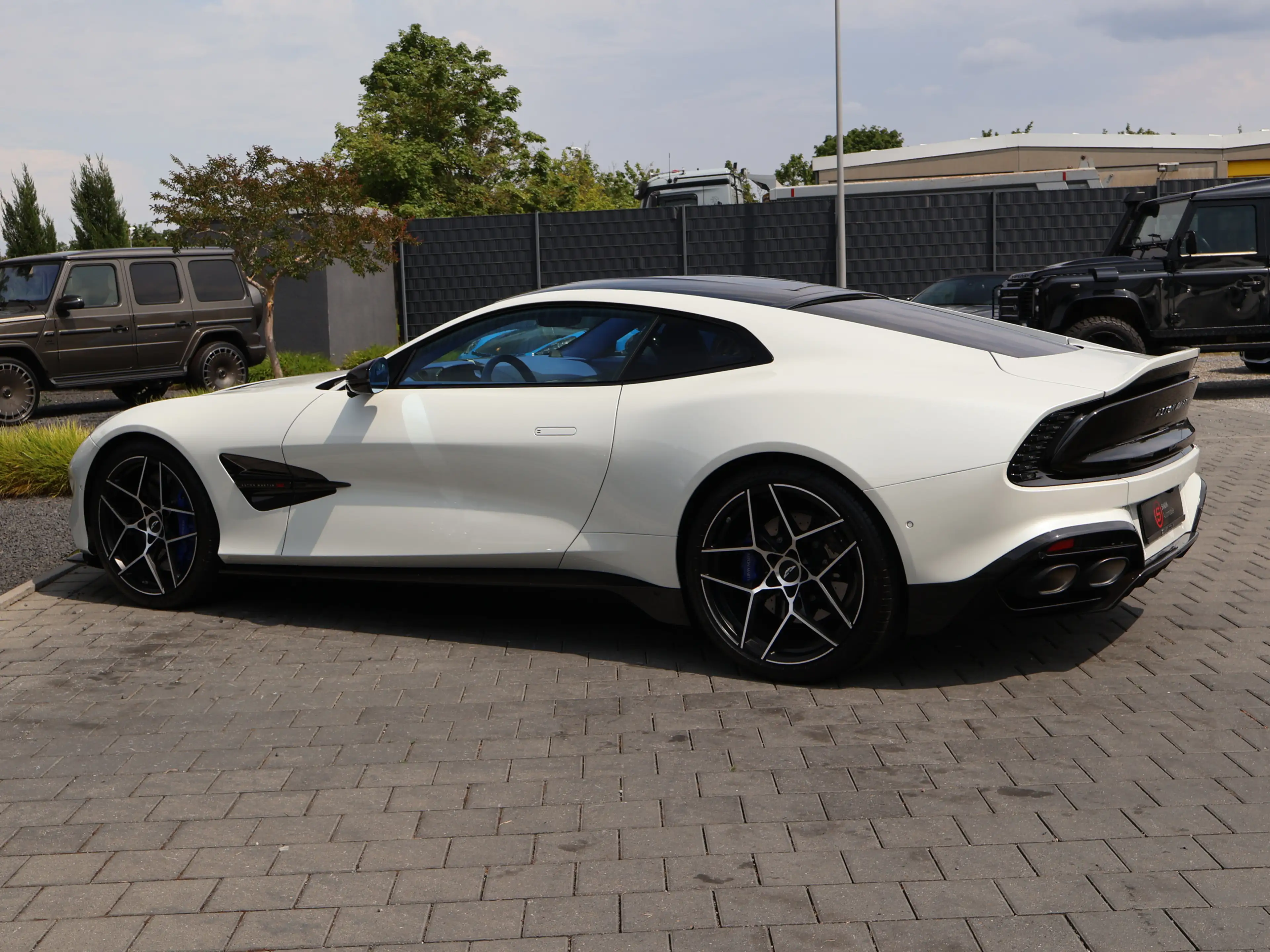 Aston Martin Vanquish V12 by Q full CARBON-Sonderleder+Lack — photo 7