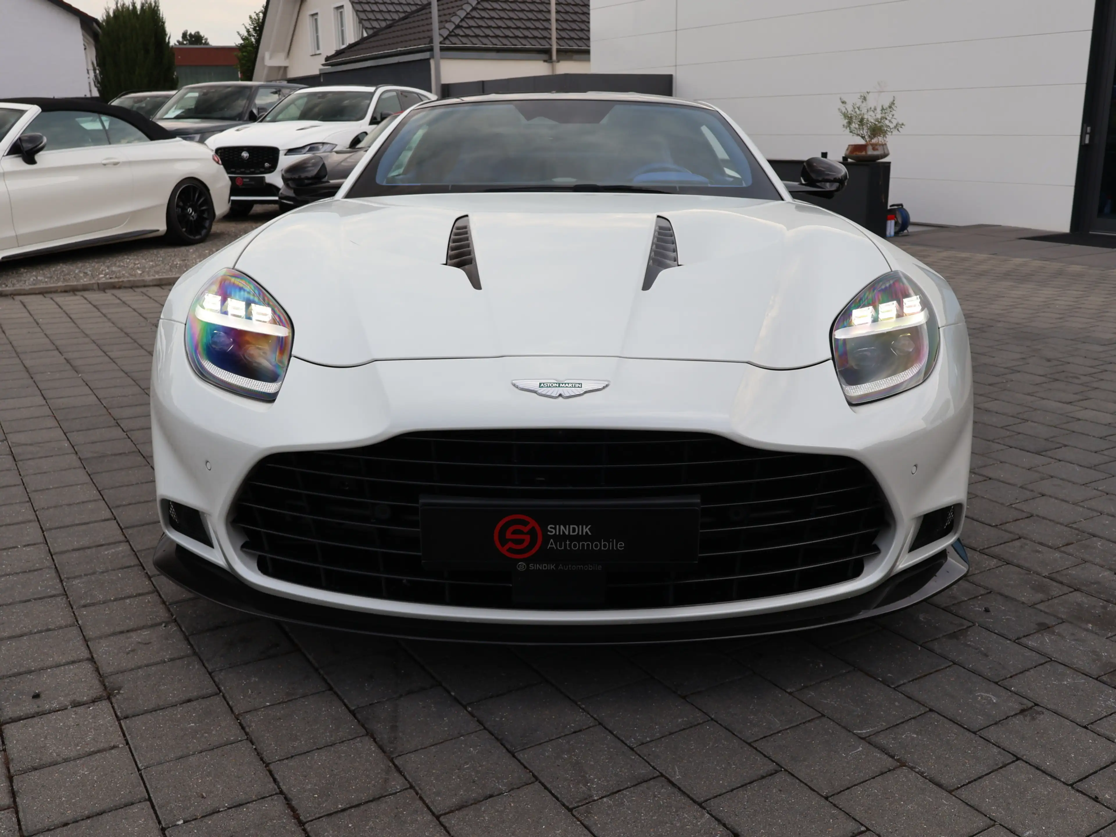 Aston Martin Vanquish V12 by Q full CARBON-Sonderleder+Lack — photo 6
