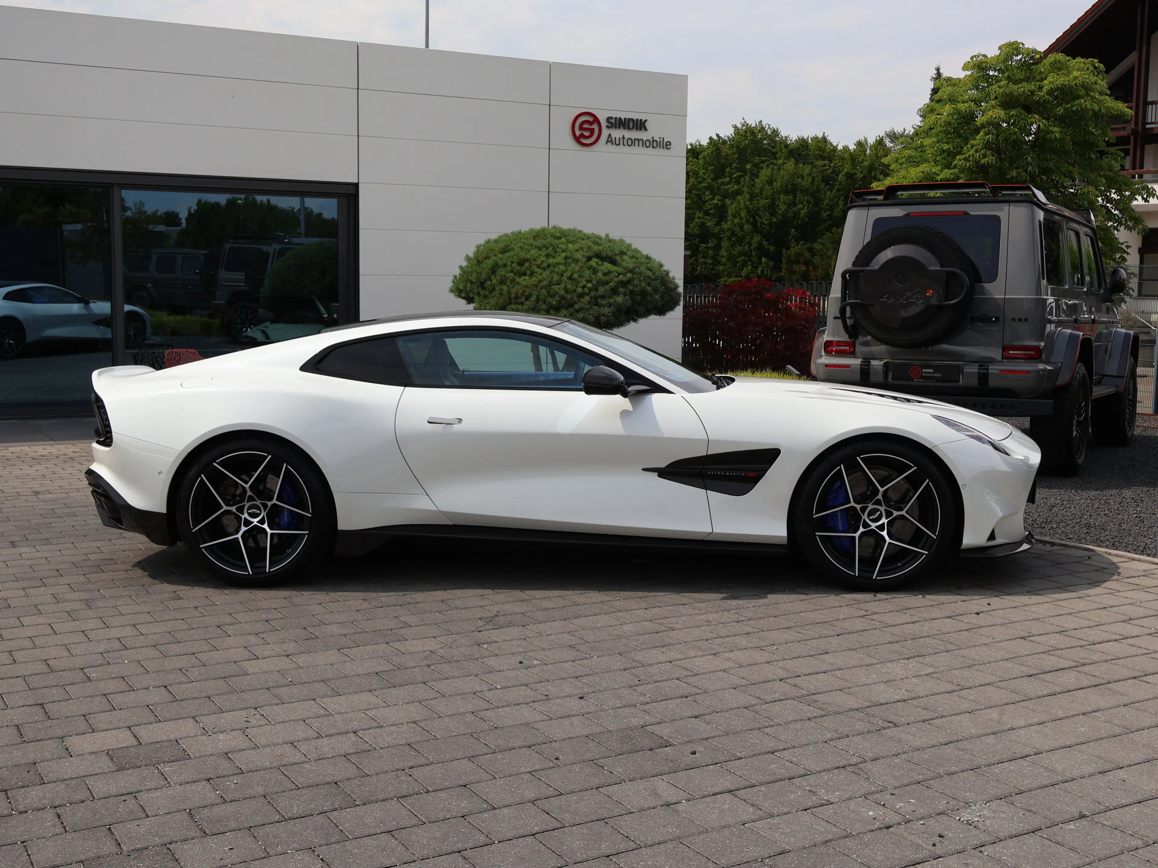 Aston Martin Vanquish V12 by Q full CARBON-Sonderleder+Lack — photo 13