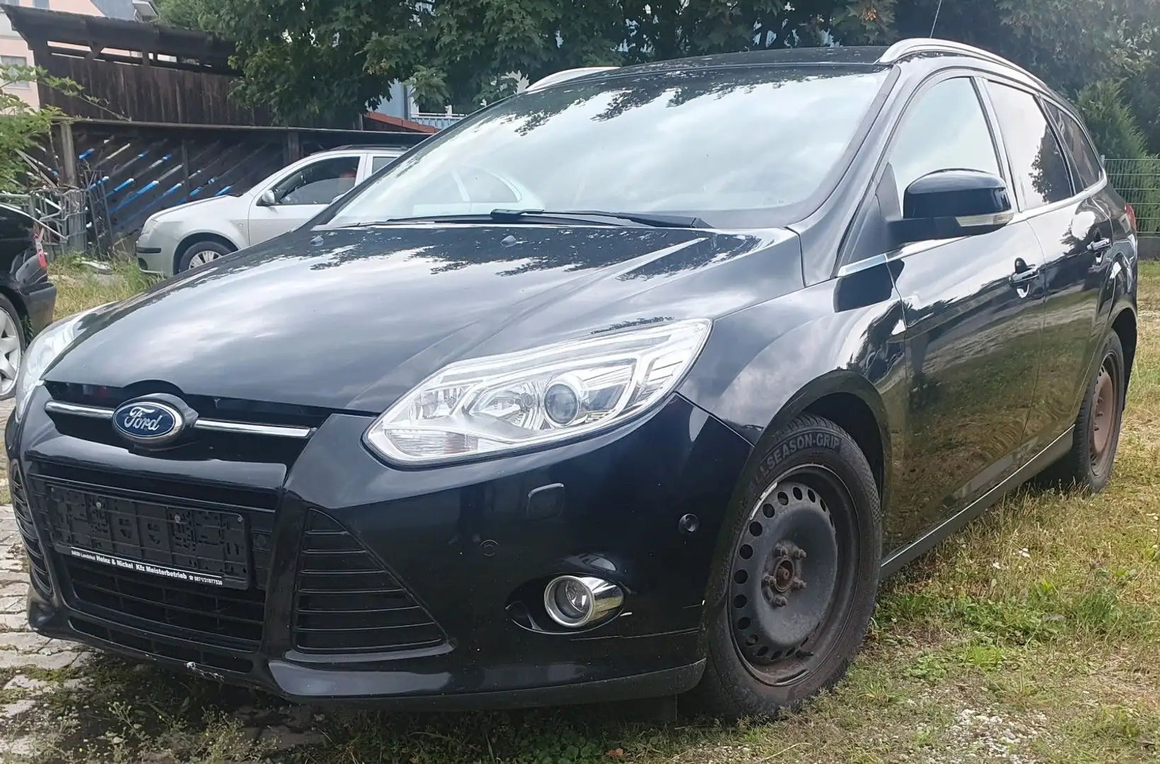 Ford Focus 2.0 TDCI Aut Turnier KEYLESS CAM USB NAVI Schwarz - 1