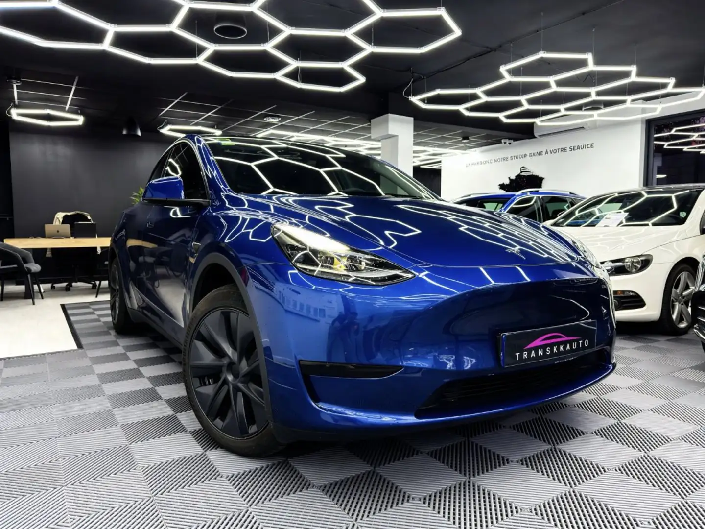 Tesla Model Y Standard RWD Blau - 1