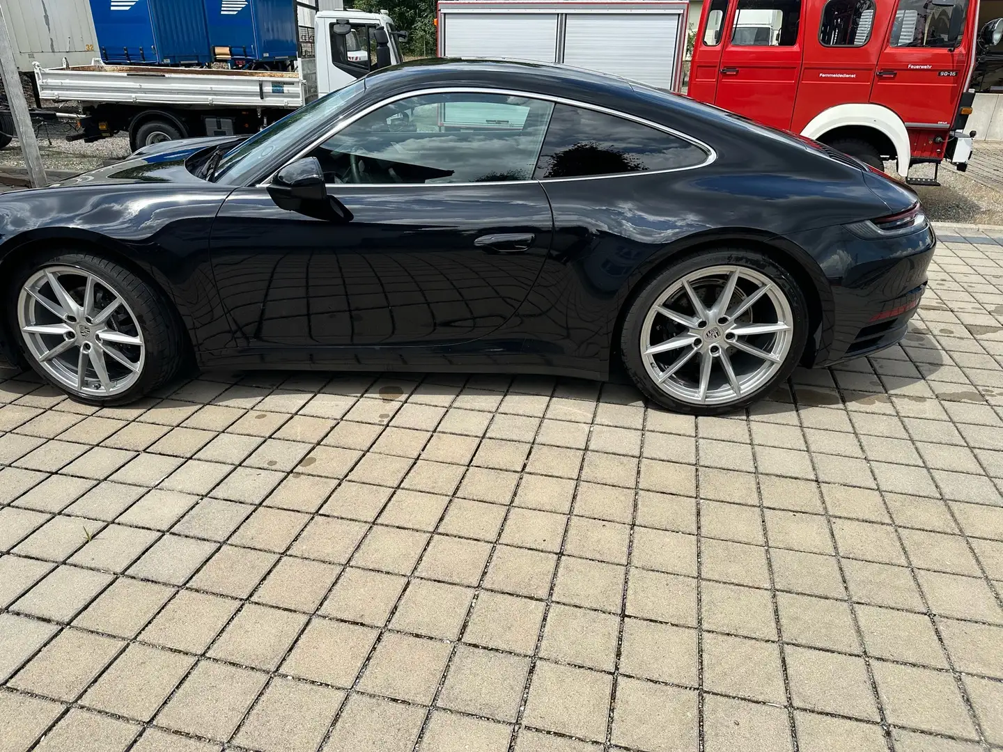 Porsche 992 911 Carrera 4 PDK Schwarz - 2