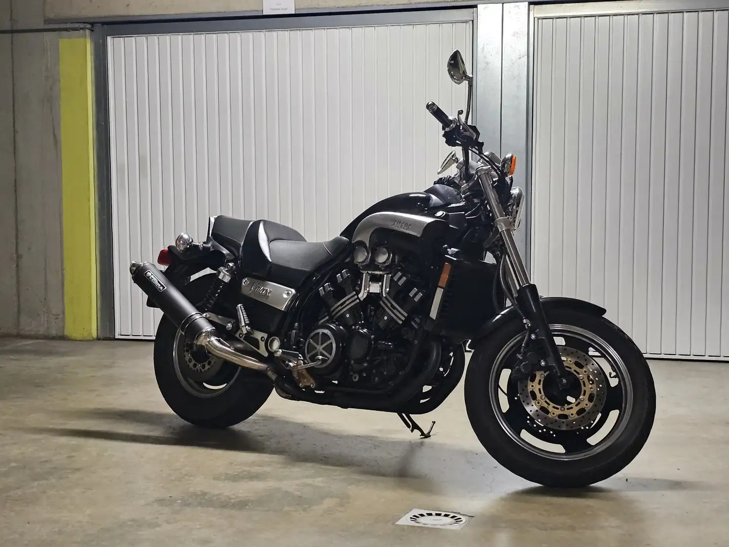 Yamaha Vmax Noir - 1