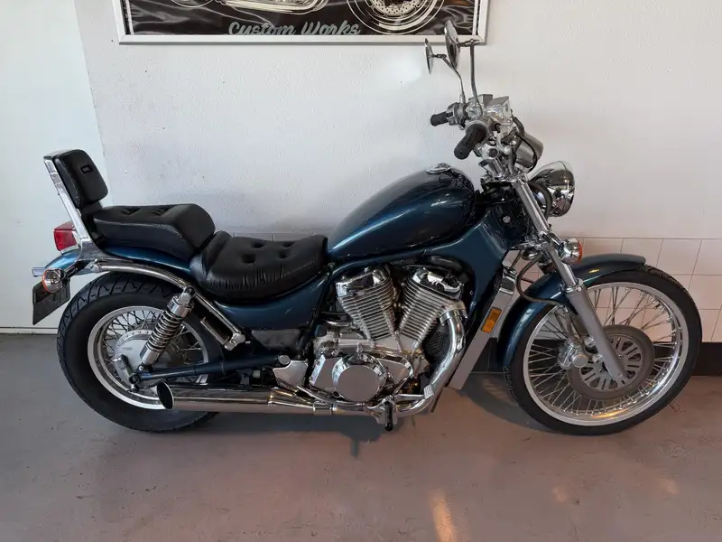 Suzuki VS 800 - foto 4