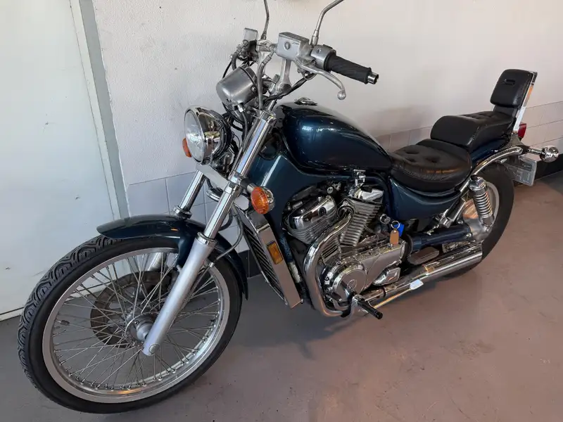 Suzuki VS 800 - foto 2