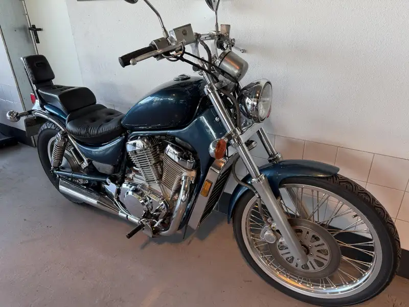 Suzuki VS 800 - foto 3