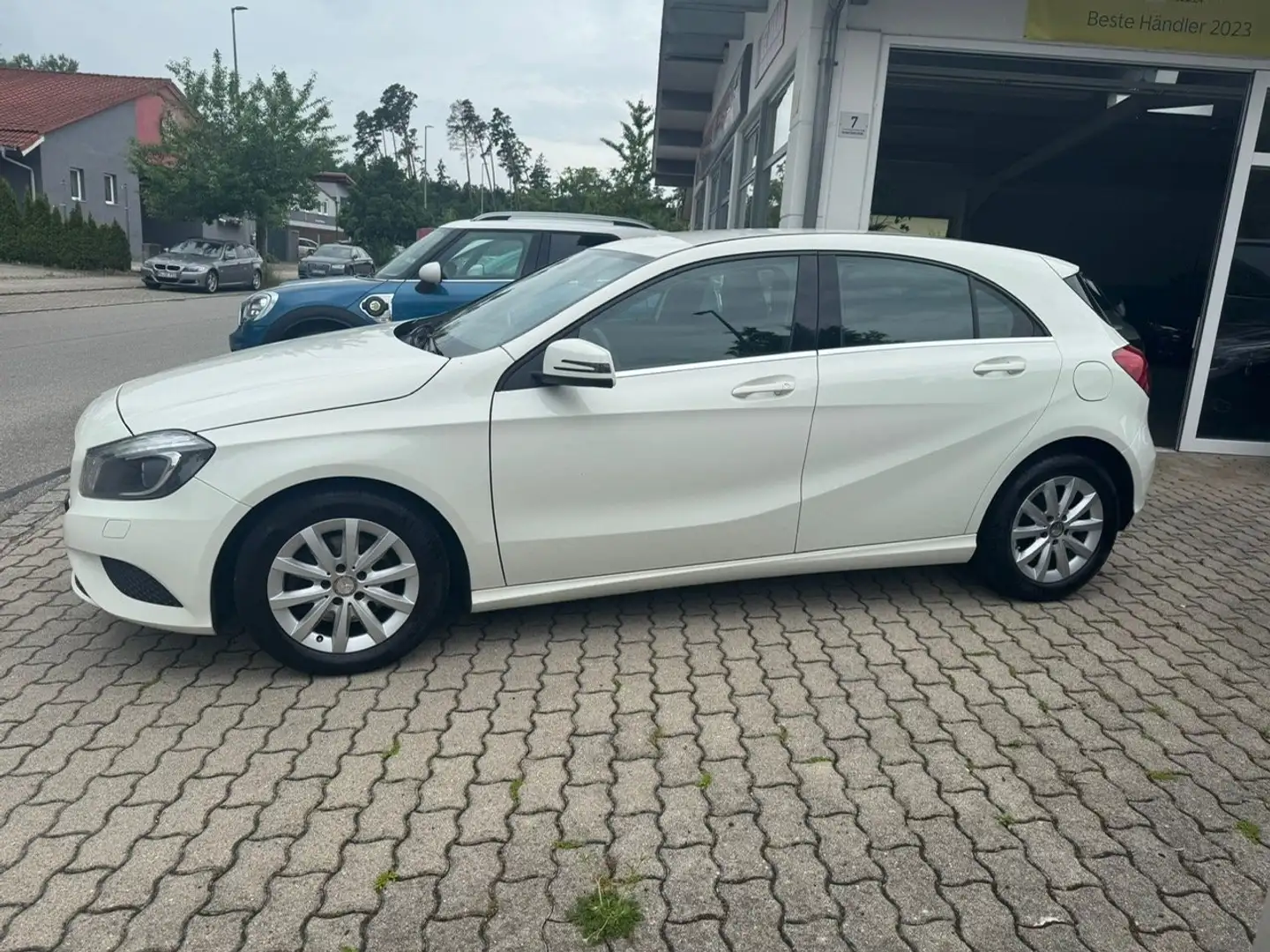 Mercedes-Benz A 180 A 180 BlueEfficiency Weiß - 1