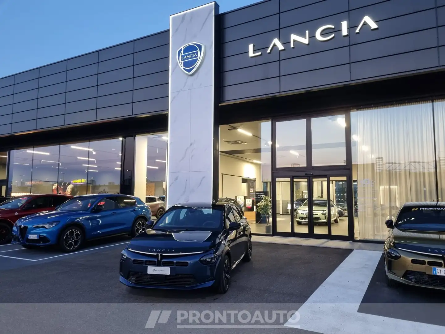 Lancia Ypsilon 1.2 mhev 110cv e-dct Zwart - 2