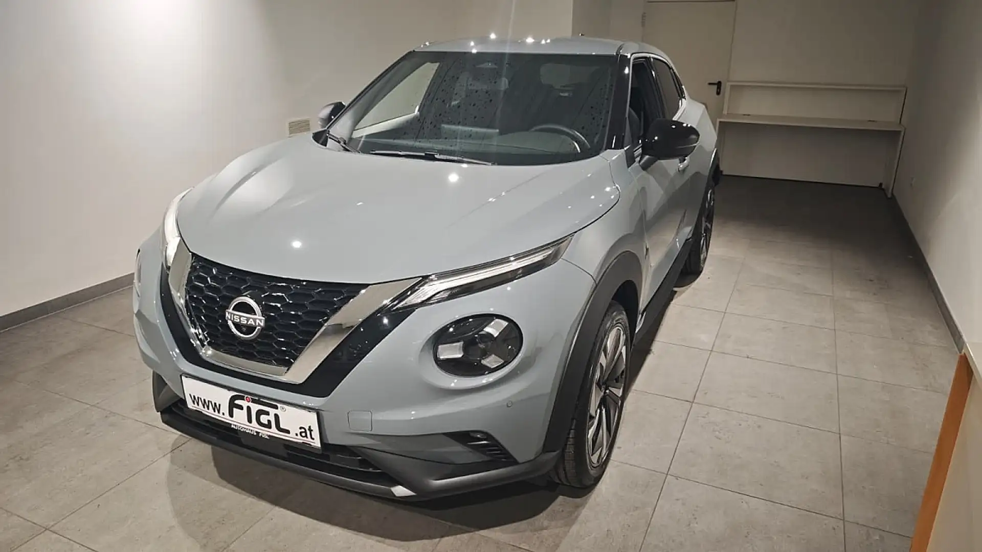 Nissan Juke 1,0 DIG-T N-Connecta+ Grau - 1