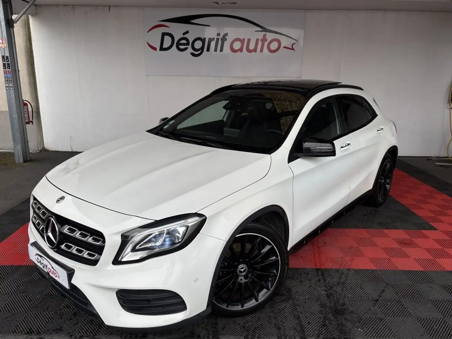 Mercedes-Benz GLA 220 220 d 7-G DCT 4-Matic Fascination Blanc - 1