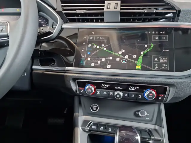 Audi Q3 view 12