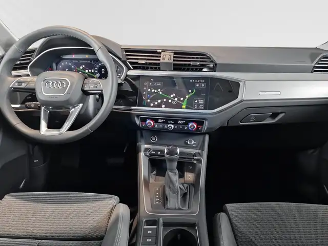Audi Q3 view 7