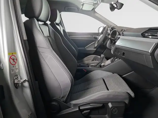Audi Q3 view 9