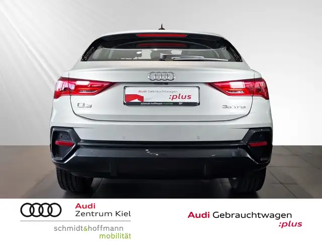 Audi Q3 view 5