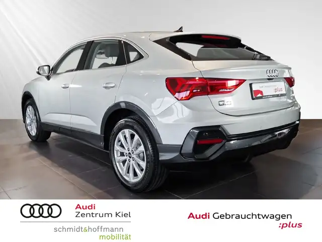 Audi Q3 view 4