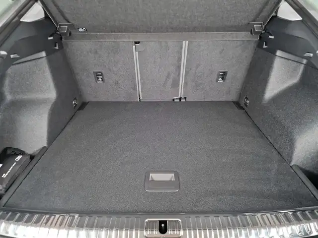 Audi Q3 view 10