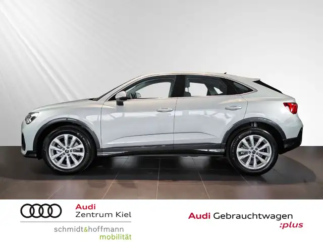 Audi Q3 view 3