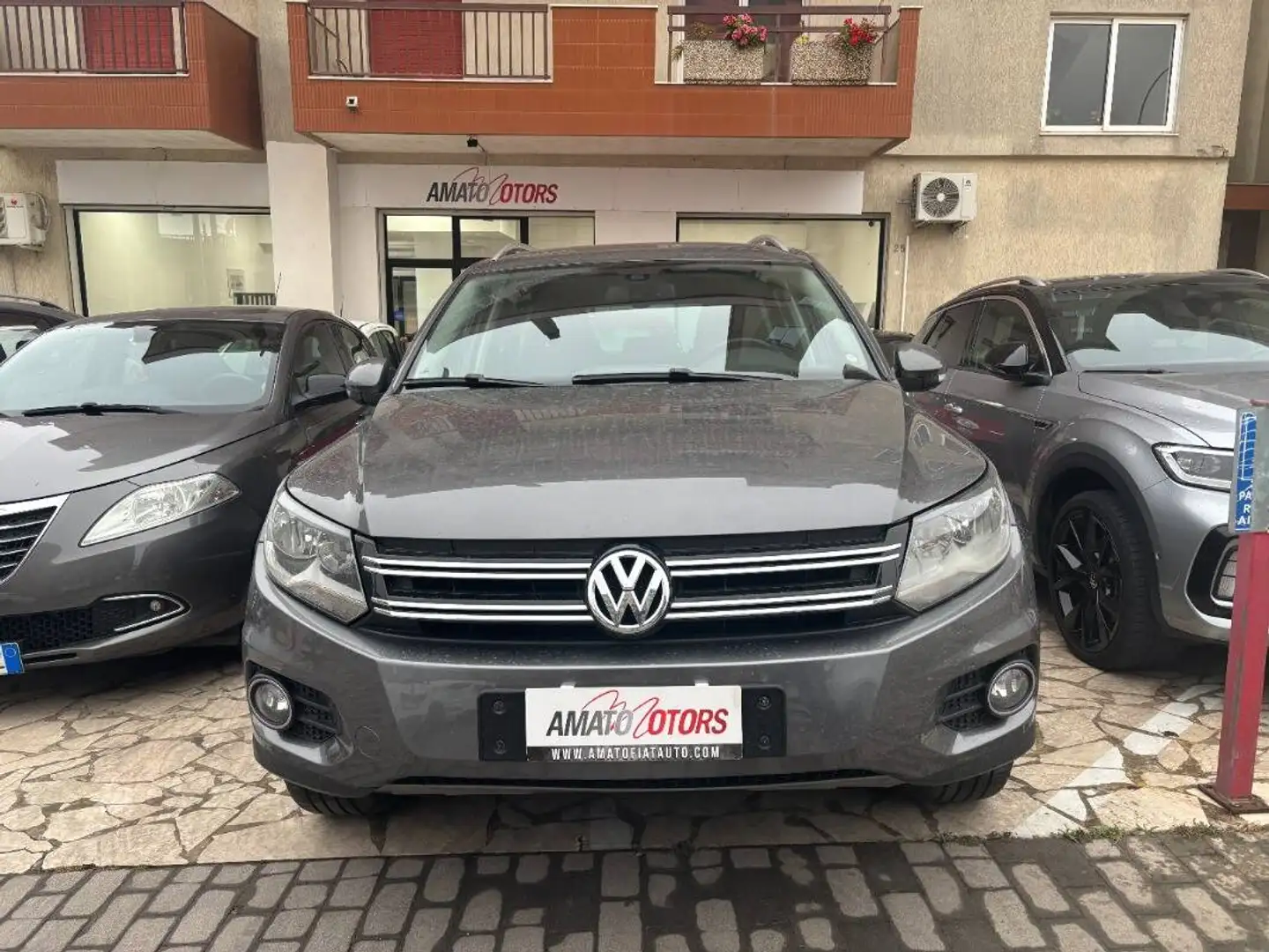 Volkswagen Tiguan 2.0 tdi Track&Field 4motion 140cv Grigio - 2