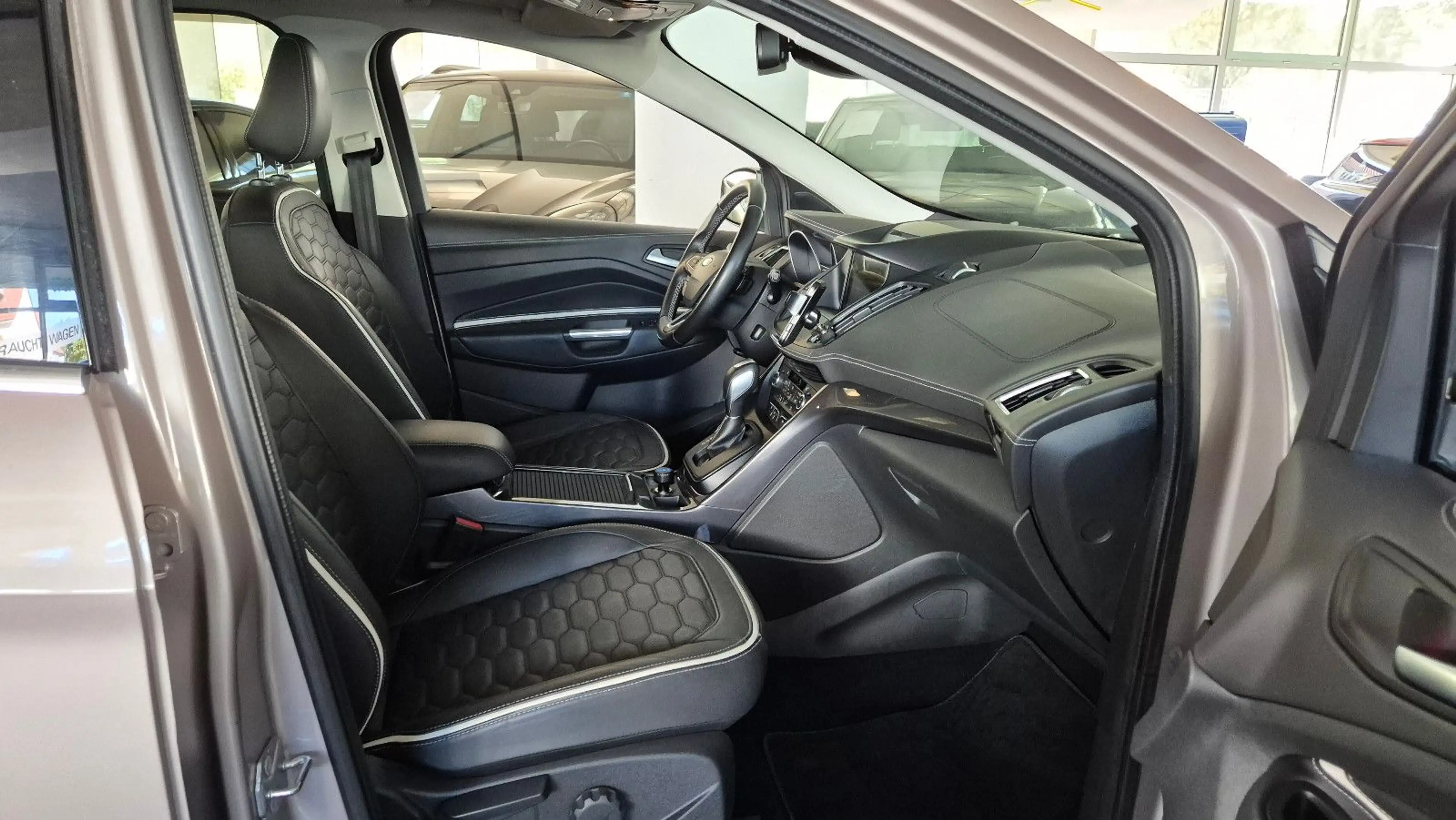 Ford Kuga Vignale/19"/BiXen/Leder/Navi/Pano/RFK/Totw — photo 15