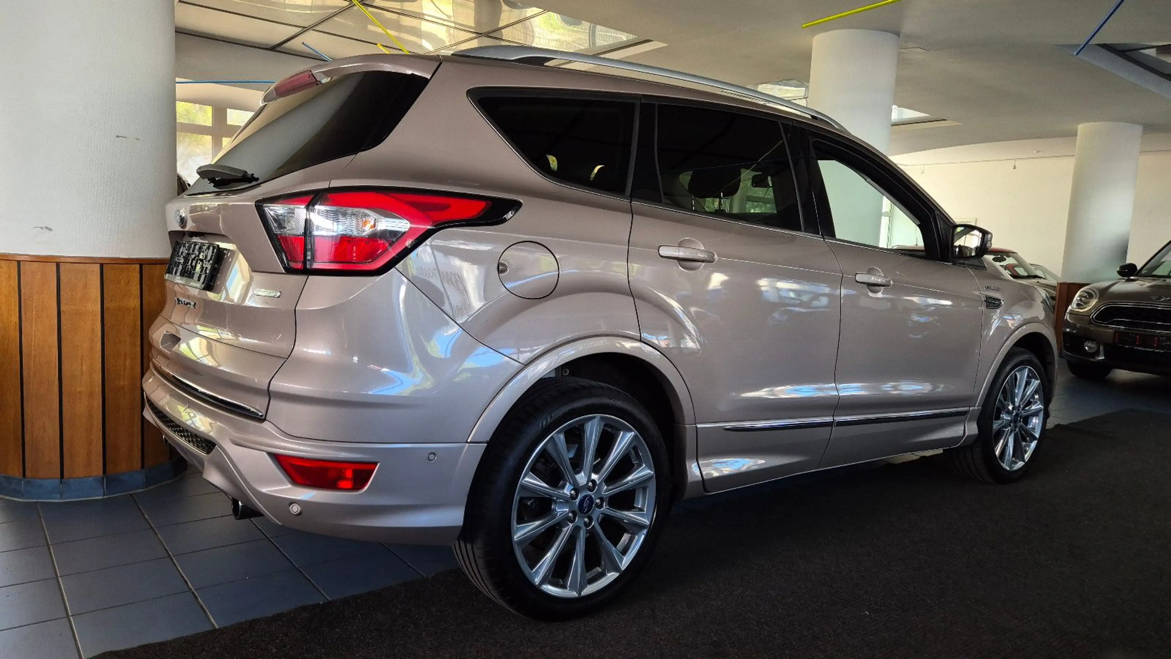 Ford Kuga Vignale/19"/BiXen/Leder/Navi/Pano/RFK/Totw — photo 6