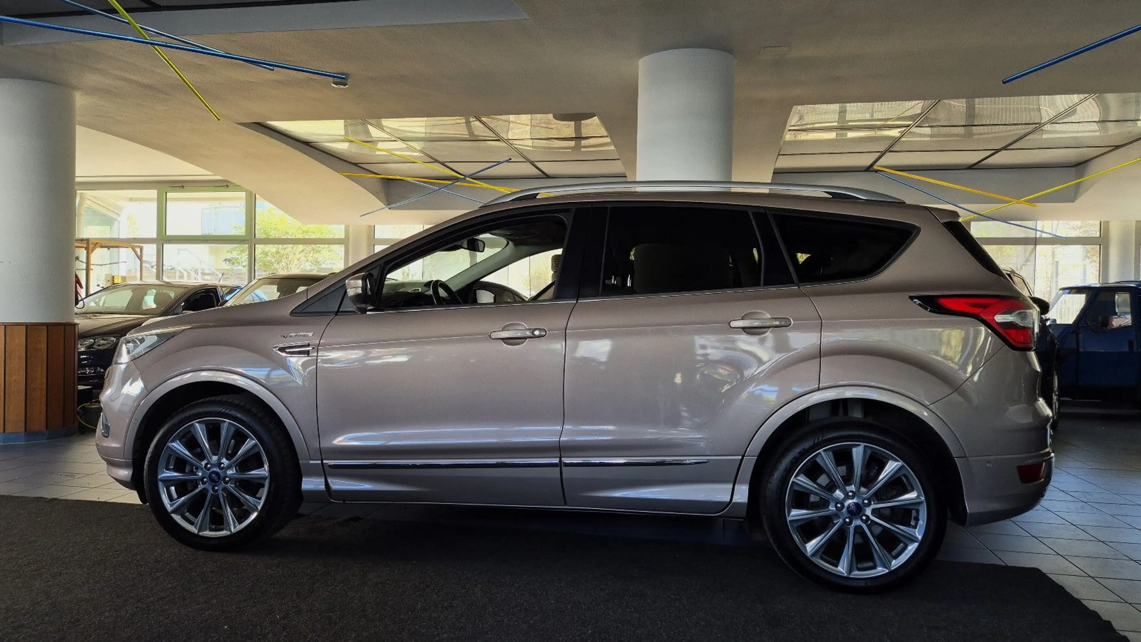 Ford Kuga Vignale/19"/BiXen/Leder/Navi/Pano/RFK/Totw — photo 10