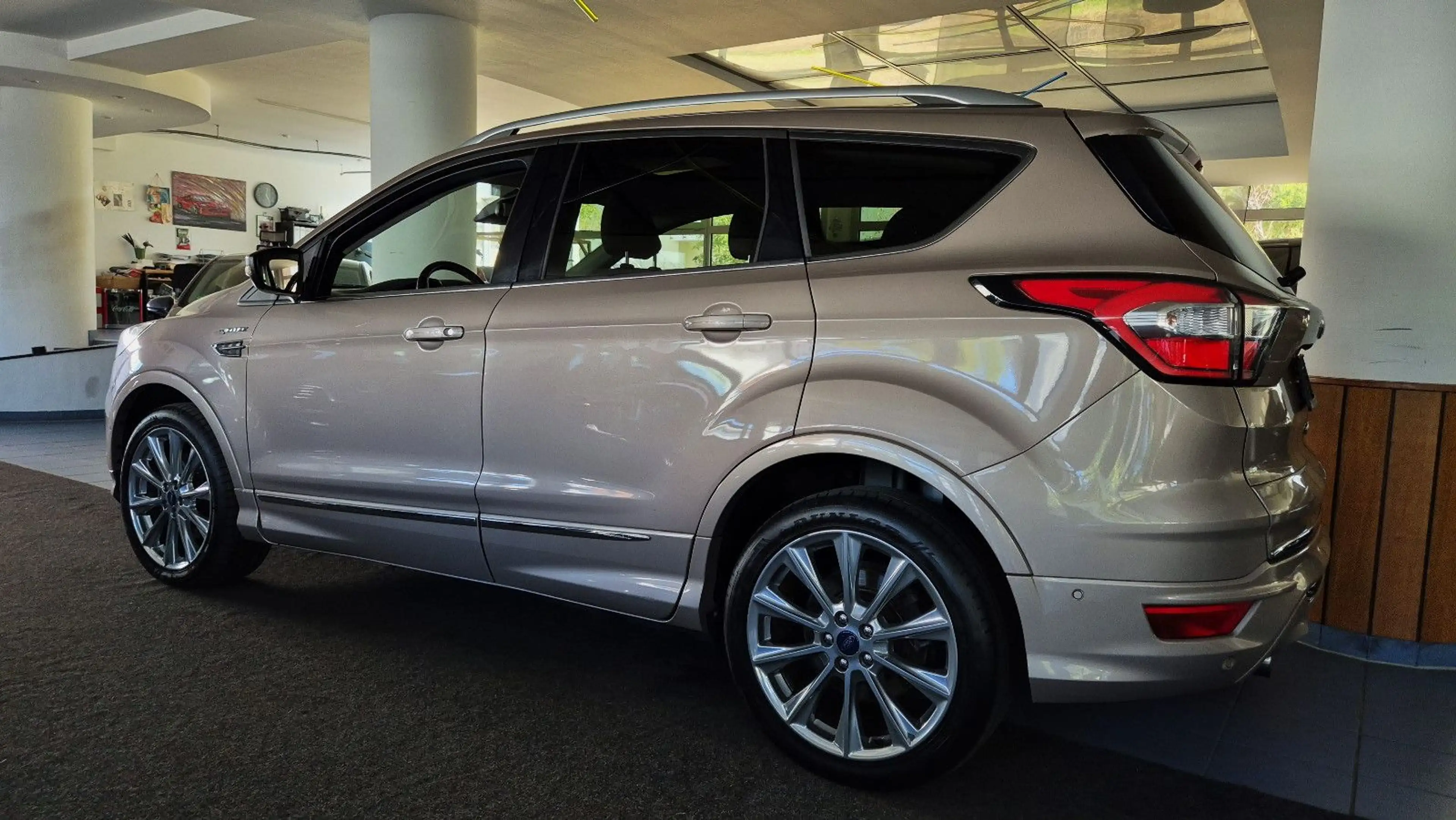 Ford Kuga Vignale/19"/BiXen/Leder/Navi/Pano/RFK/Totw — photo 9