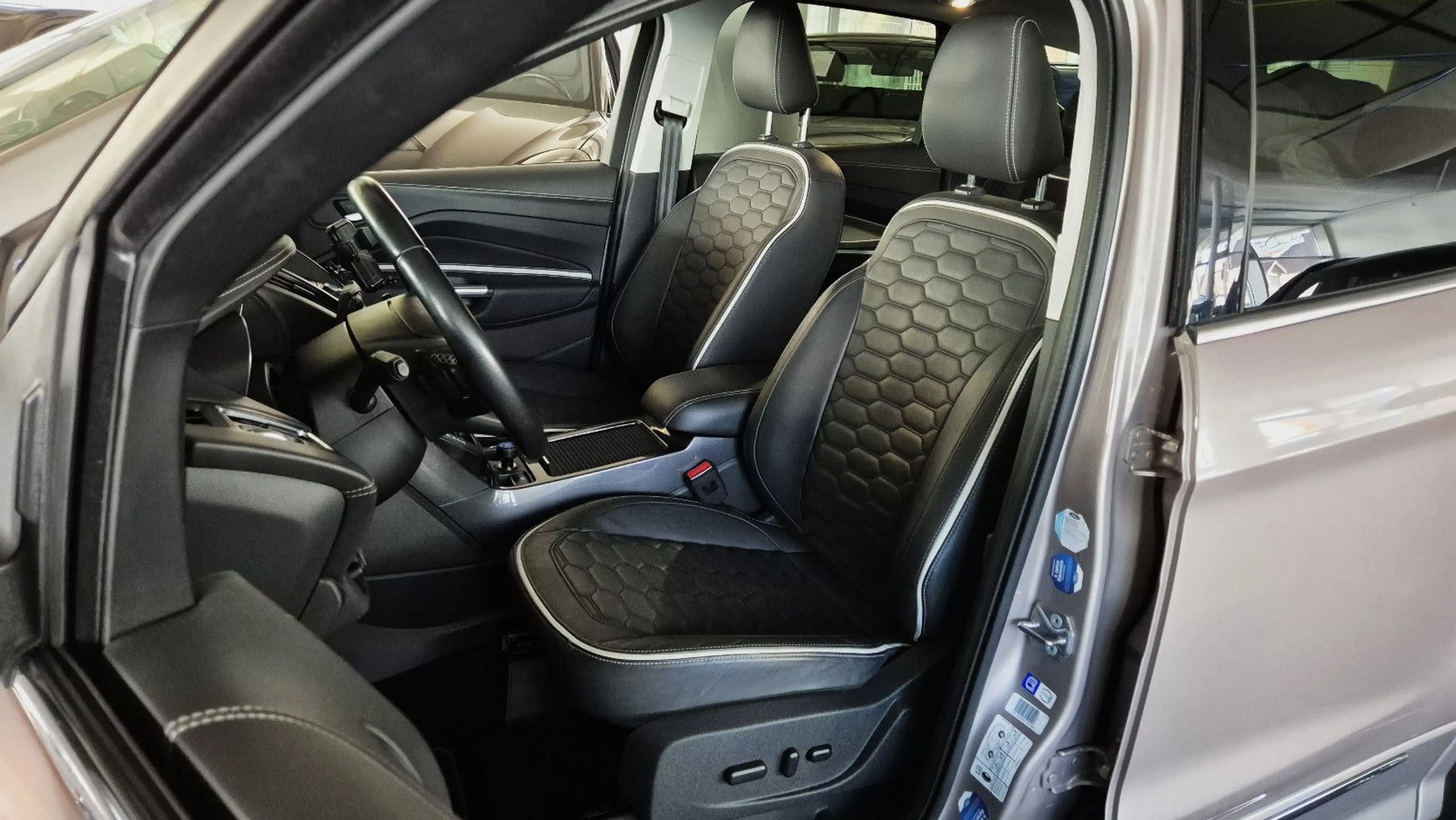 Ford Kuga Vignale/19"/BiXen/Leder/Navi/Pano/RFK/Totw — photo 12