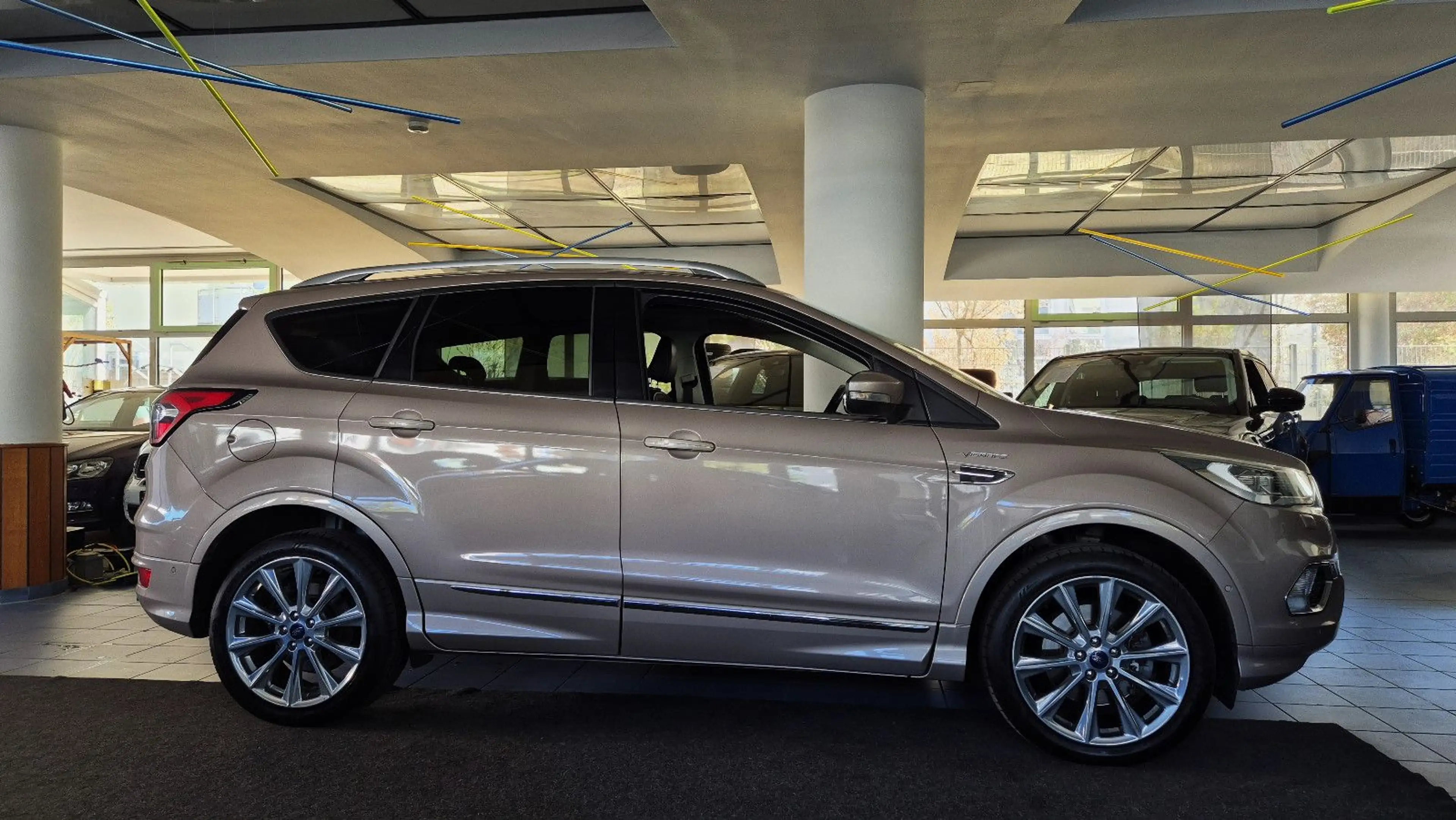 Ford Kuga Vignale/19"/BiXen/Leder/Navi/Pano/RFK/Totw — photo 5
