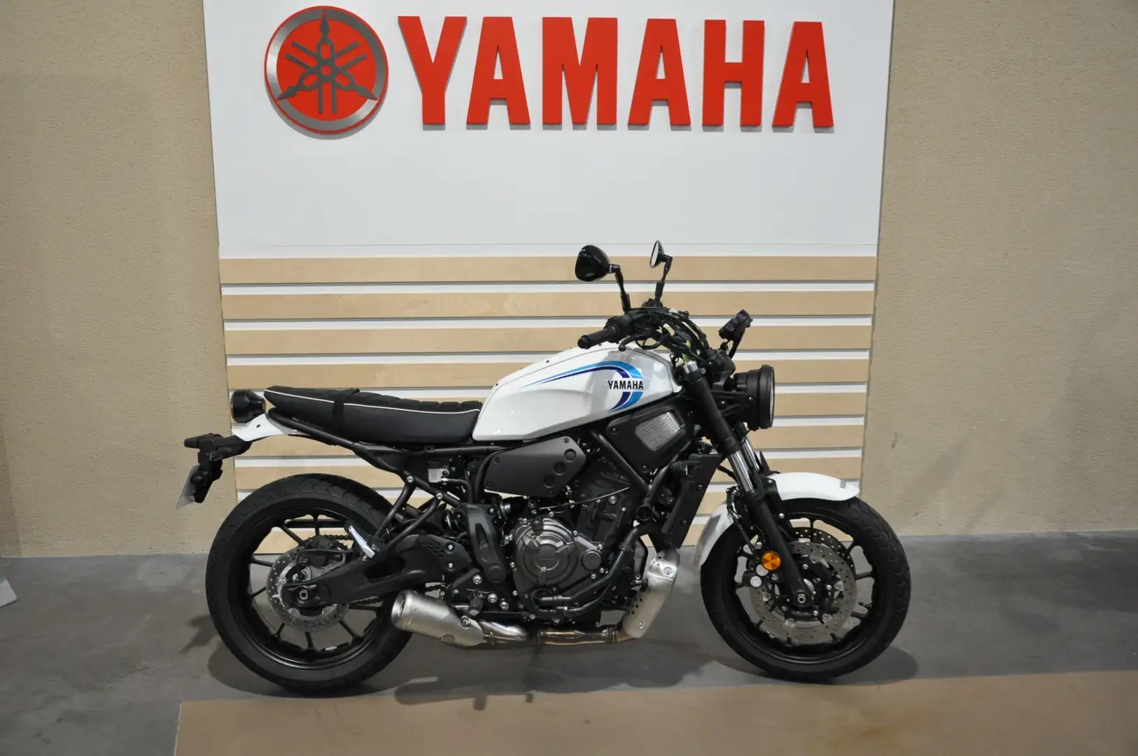 Yamaha XSR 700 Blanco - 1