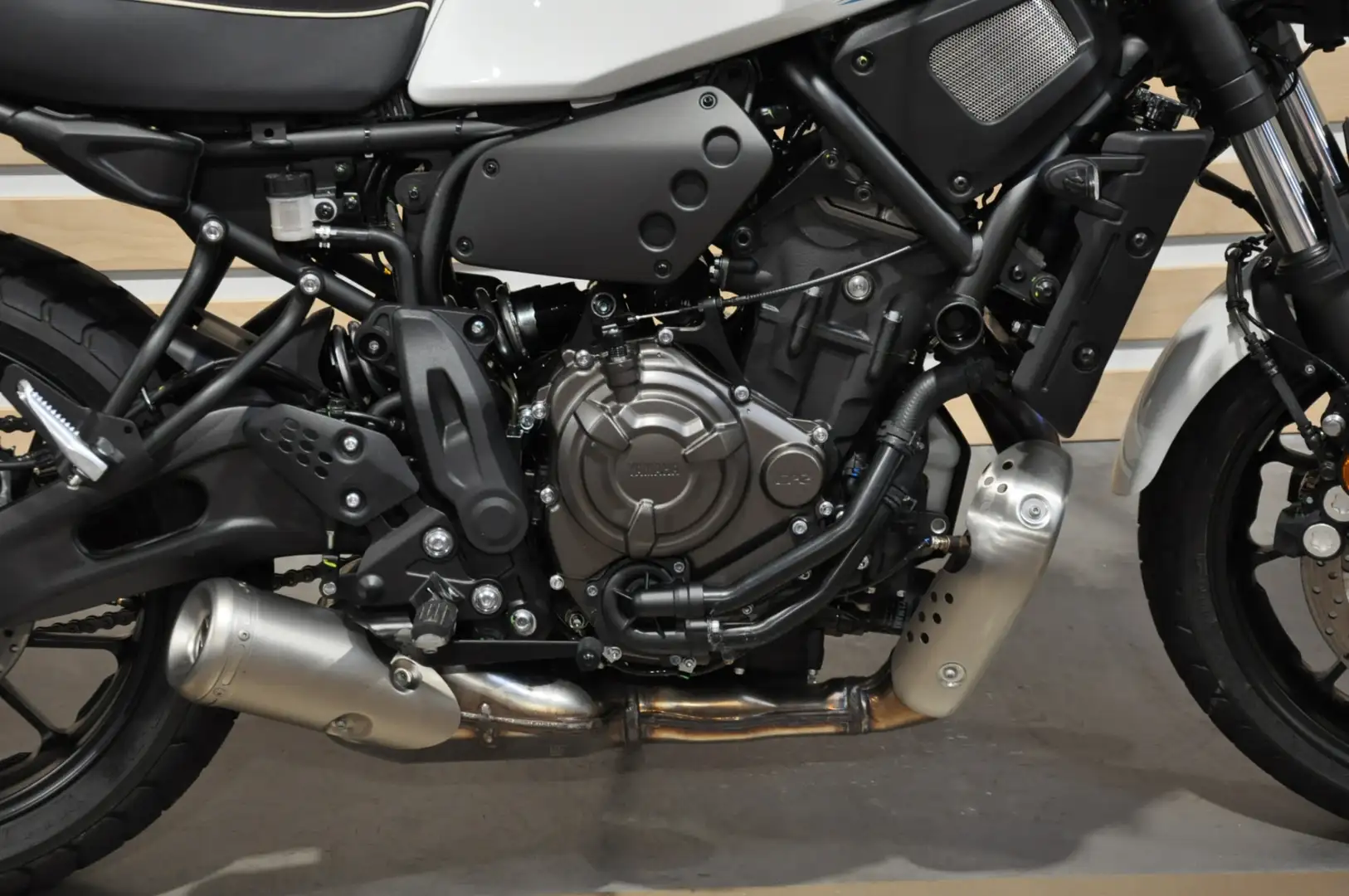 Yamaha XSR 700 Blanco - 2