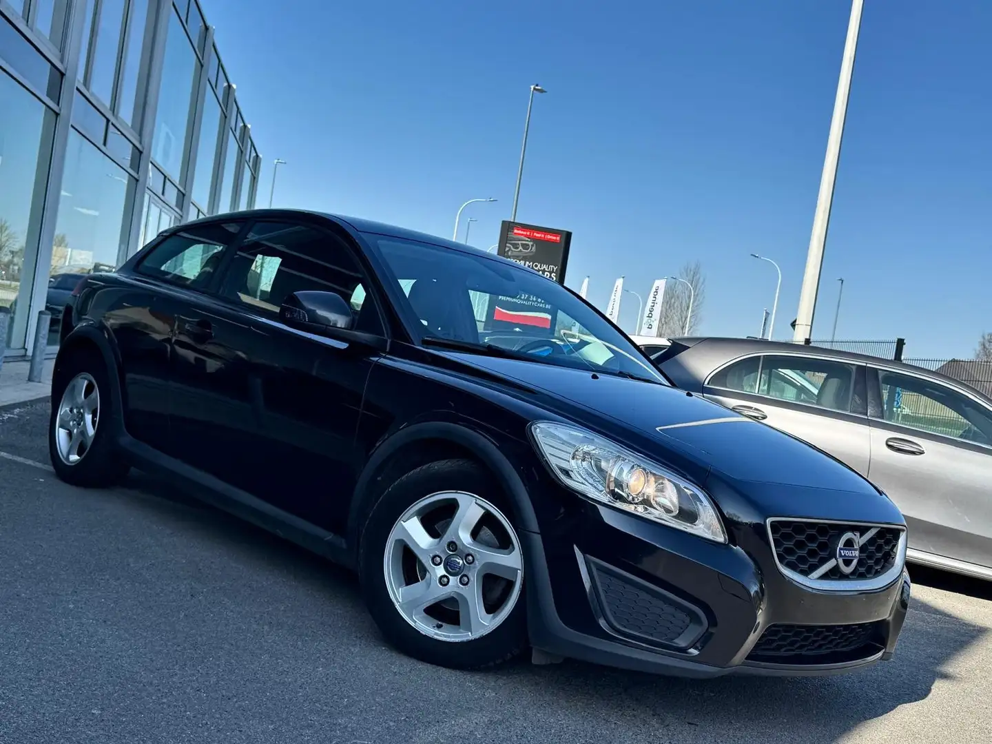Volvo C30 1.6 D2 Momentum / Noir - 1