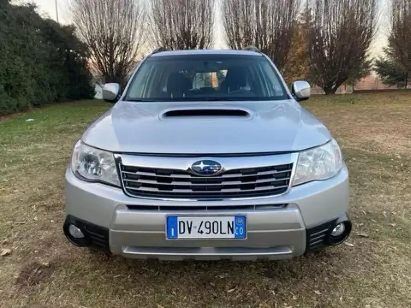 Subaru Forester 2.0d X br Szary - 1