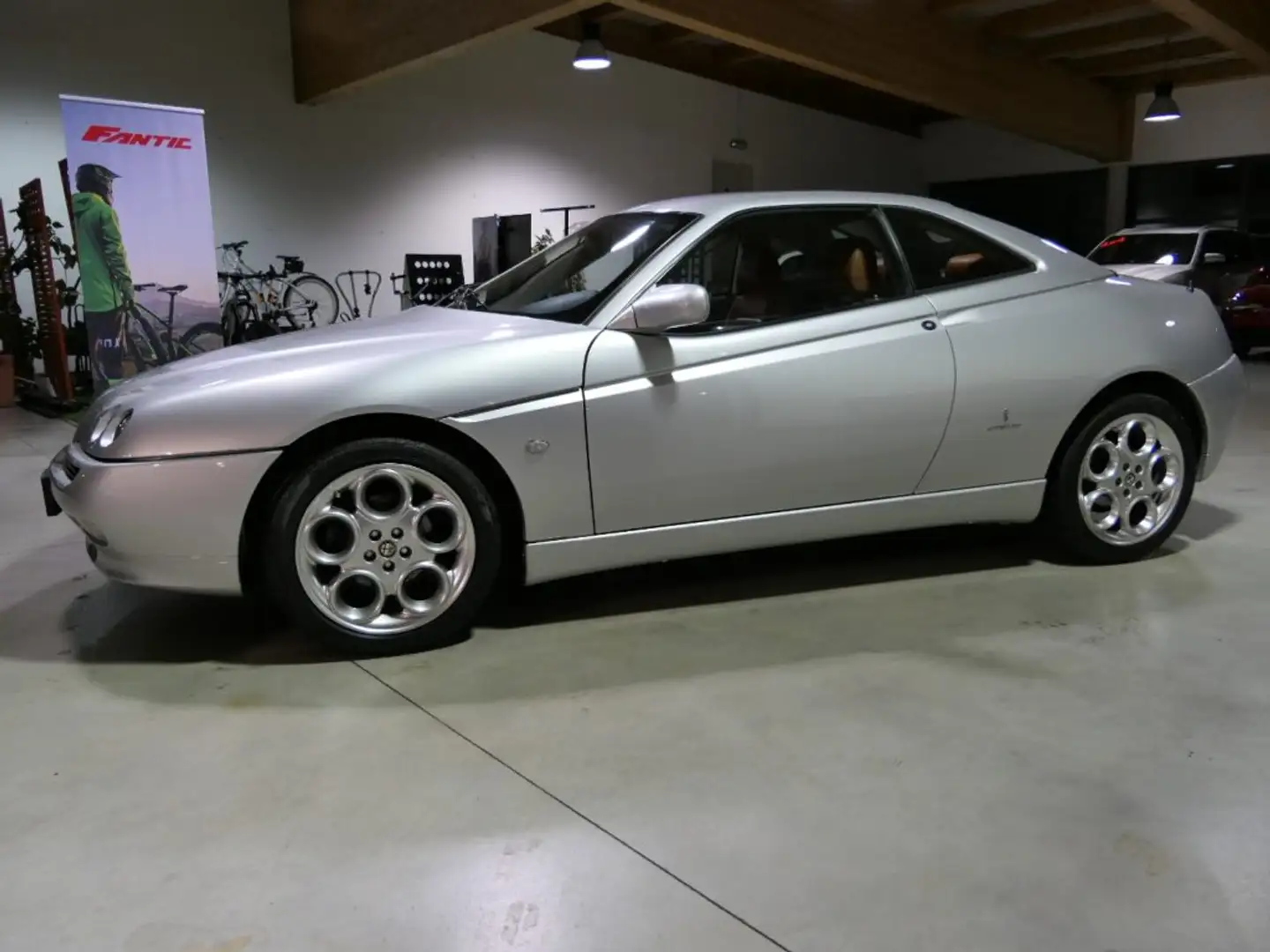 Alfa Romeo GTV 2.0i 16V Twin Spark cat L Silber - 2