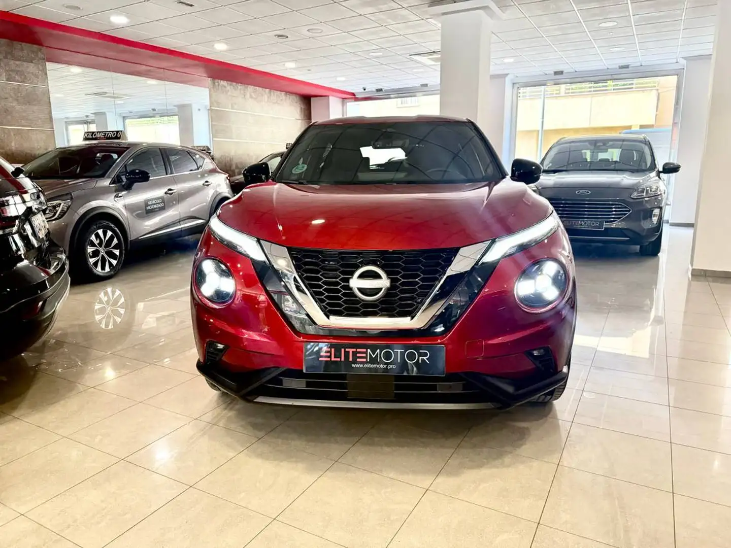 Nissan Juke 1.0 DIG-T N-Connecta 4x2 114 Rood - 1