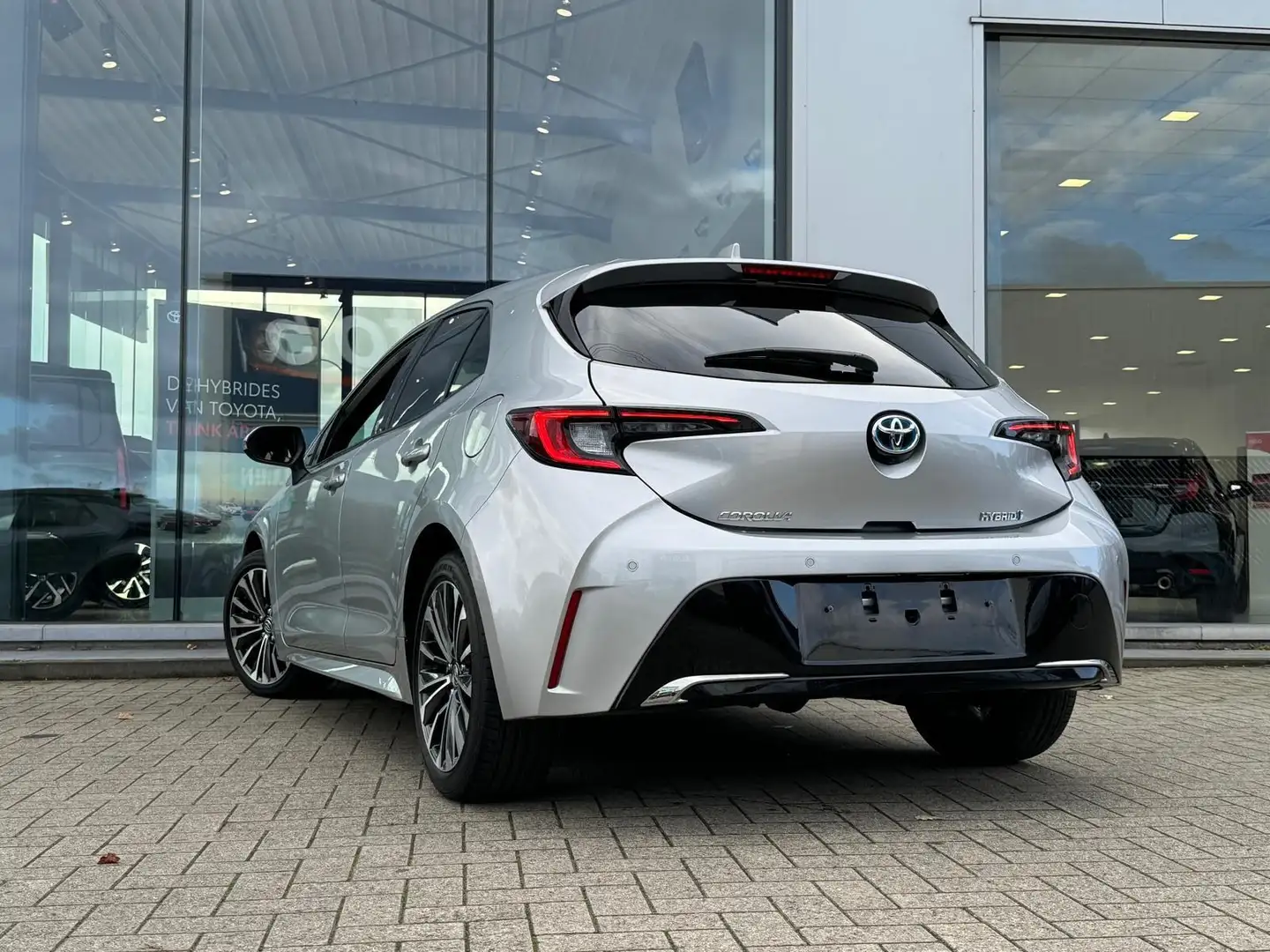 Toyota Corolla Hatchback 1.8 Hybrid Style e-CVT Argent - 2