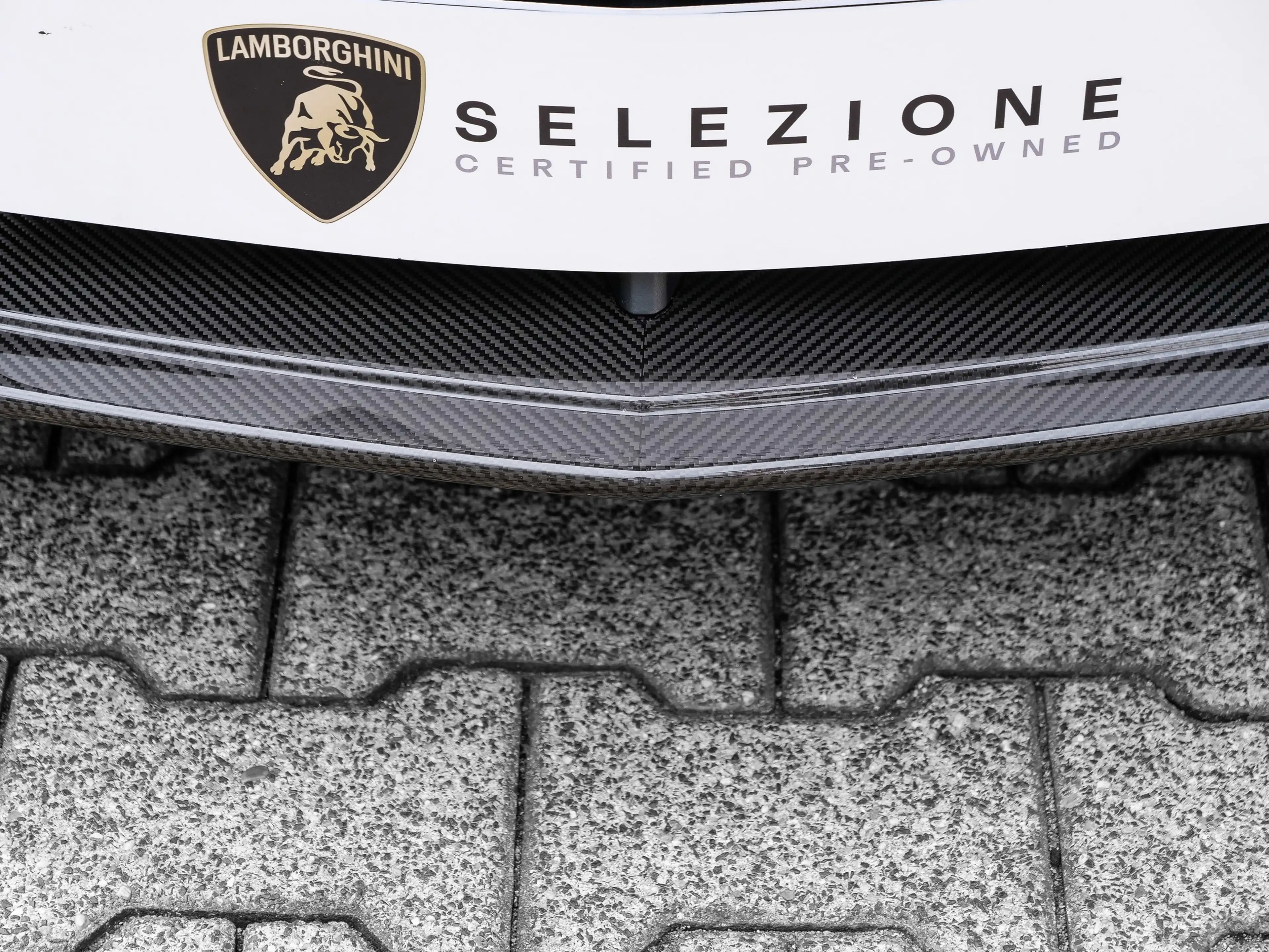 Lamborghini Revuelto Fading Rosso Bia to Nero Granatus — photo 15
