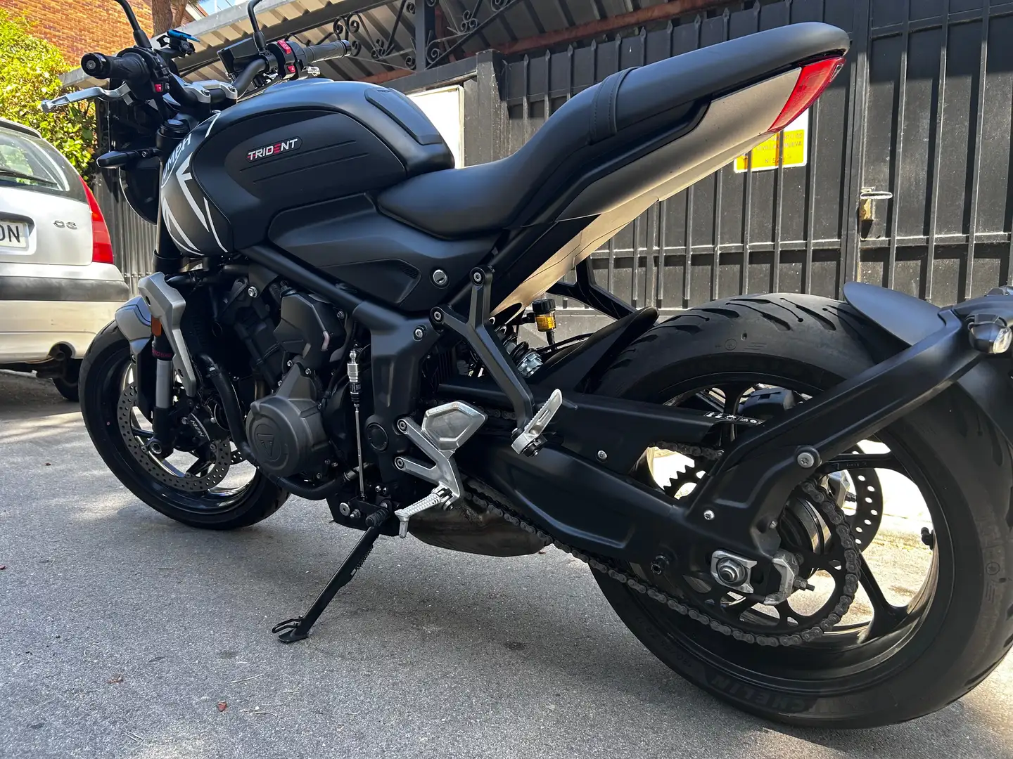 Triumph Trident 660 Negro - 2