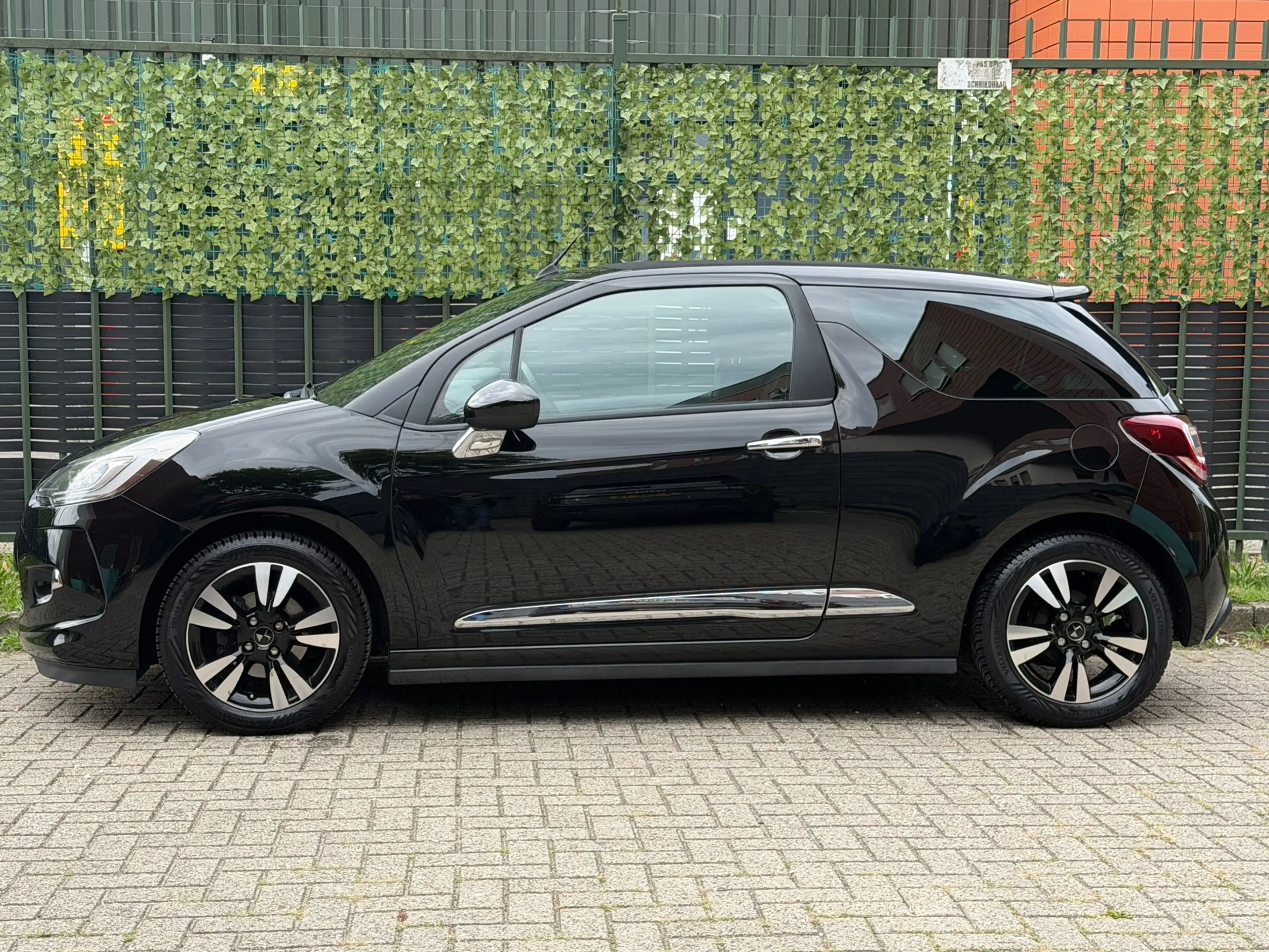 Citroen DS3 Cabrio 1.2 PureTech So Chic 2015 CABRIO|LED|NAP — photo 2