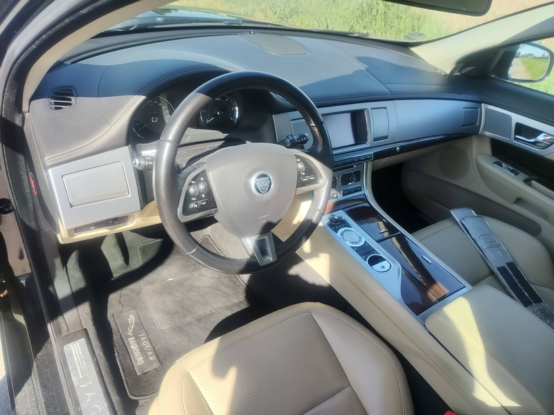 Jaguar XF 3.0 V6 Diesel S — photo 10