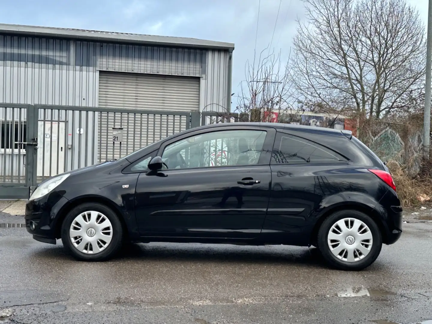 Opel Corsa D 1.2 Benzin Automatik Schwarz - 2