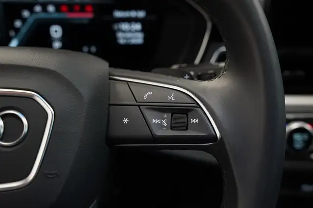Audi A4 view 9