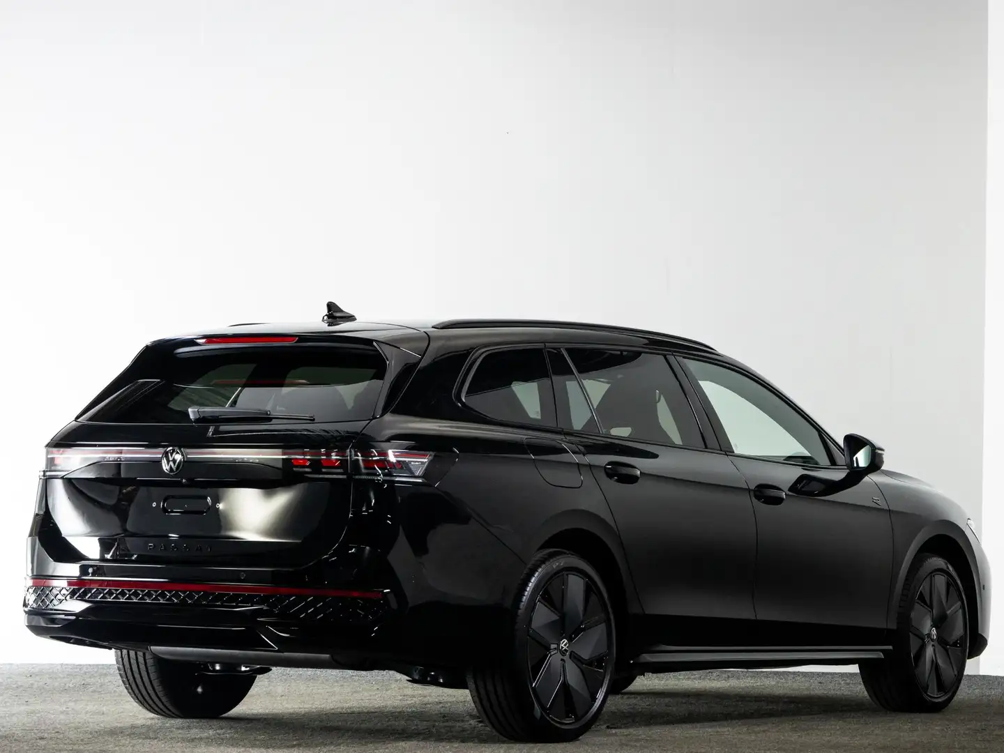 Volkswagen Passat Variant R-Line-Edition 1.5 eHybrid 204 PK | Panoramadak | Noir - 2