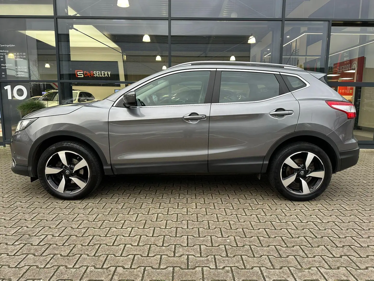 Nissan Qashqai 1.2 Acenta *Trekhaak & Pano* Grau - 2