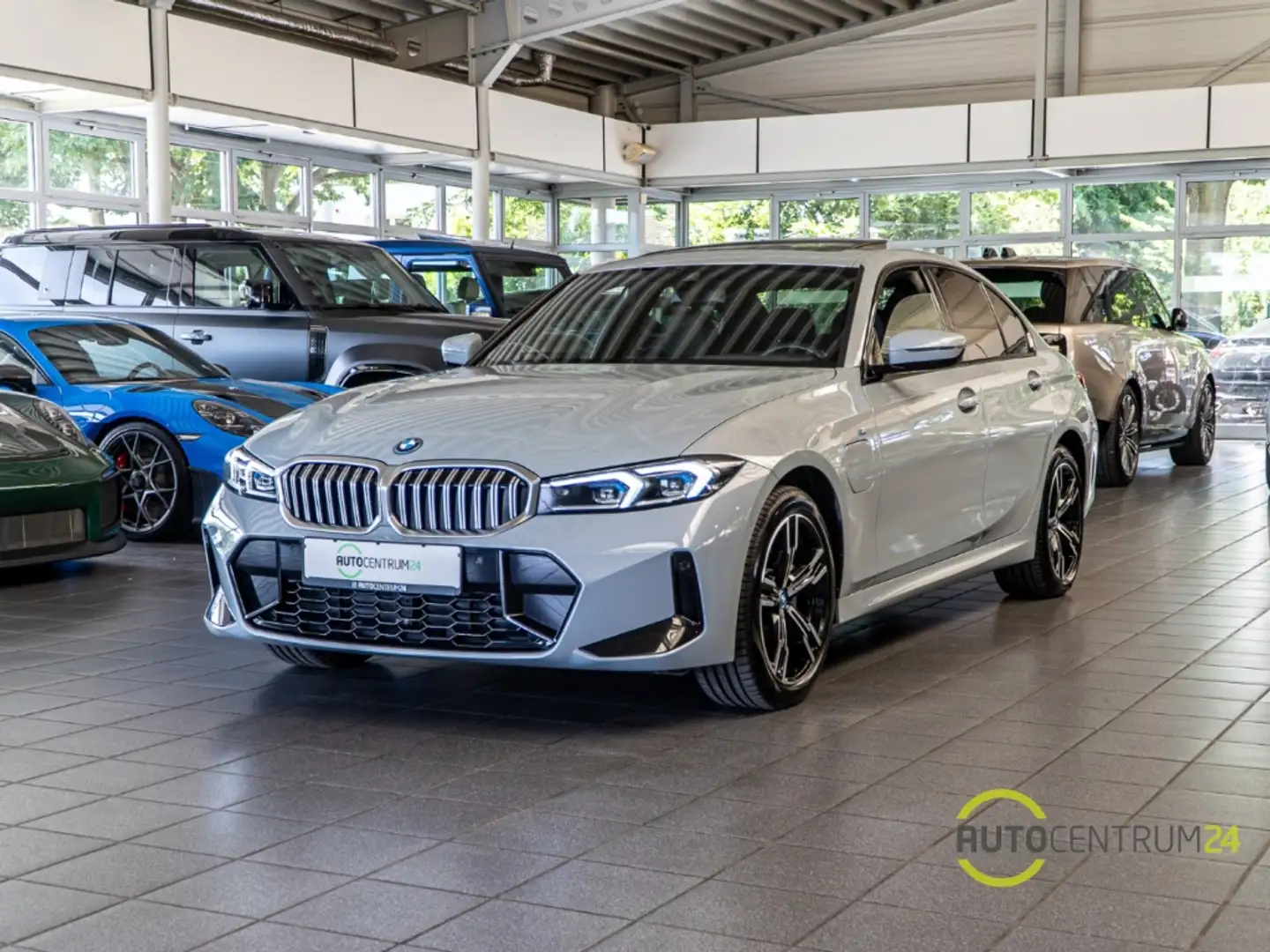 BMW 330 e M Sport Inno Memory HUD Kam Grigio - 2