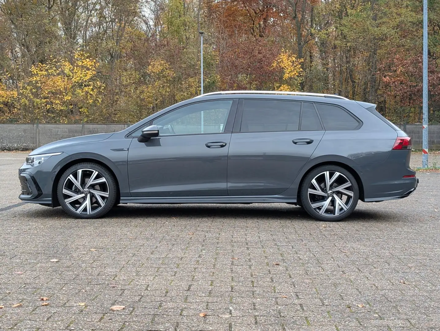 Volkswagen Golf VIII R-Line eTSI DolphinGreyMetallic Grau - 2