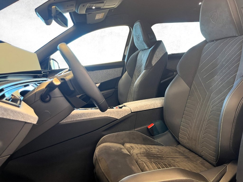 Peugeot 5008 GT MHEV 145 e-DCS6 — photo 9
