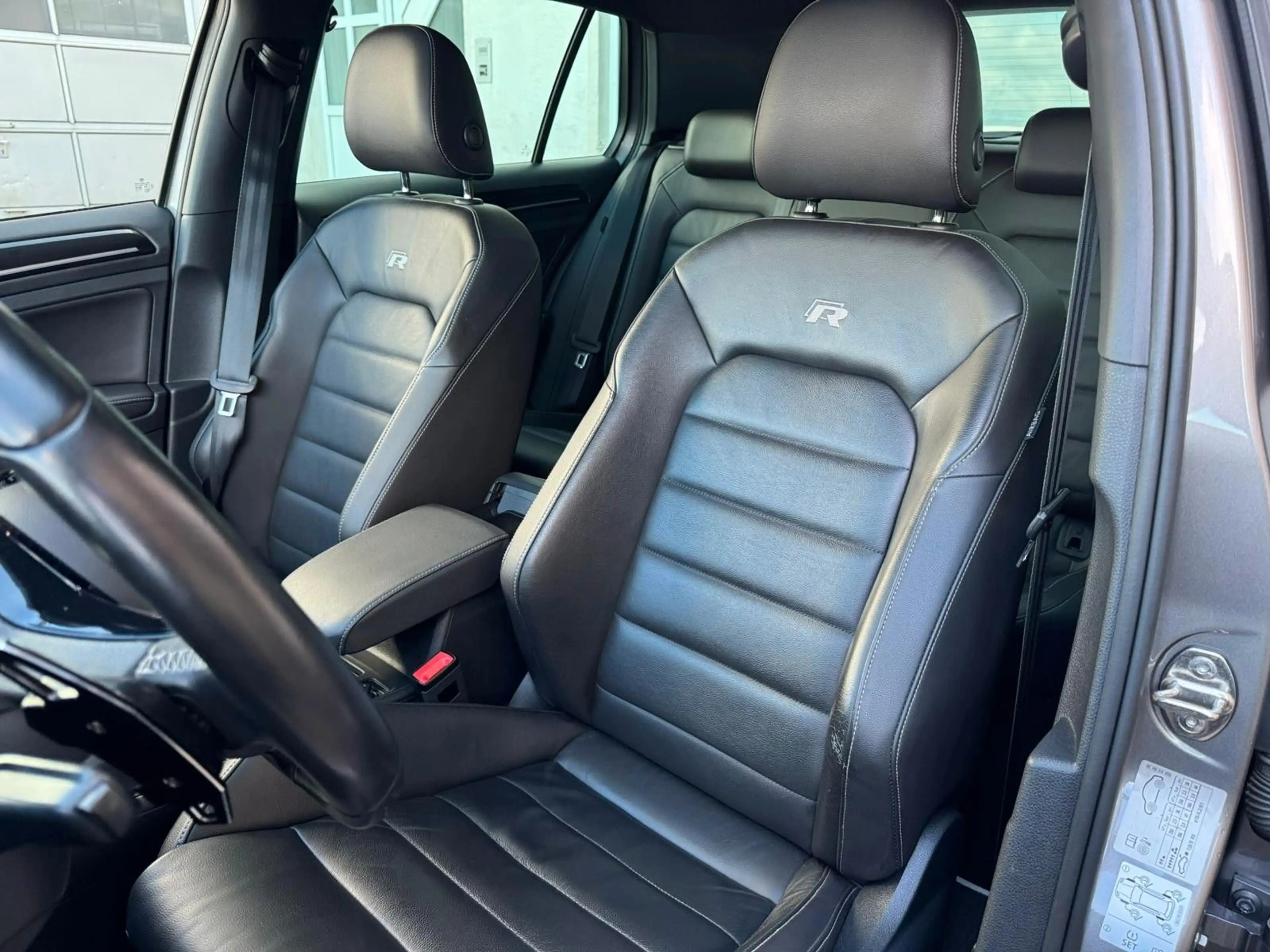 Volkswagen Golf VII R 4M ACC R-KAMERA PANO DYNAUDIO CARPLAY — photo 9