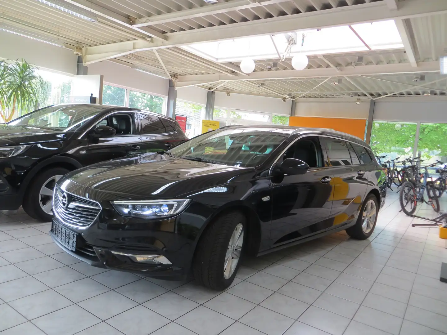 Opel Insignia #Exclusive #Standheizung #AHK-Schwenkbar Schwarz - 2