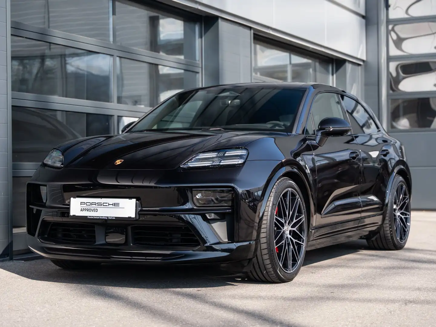 Porsche Macan 4S Schwarz - 1